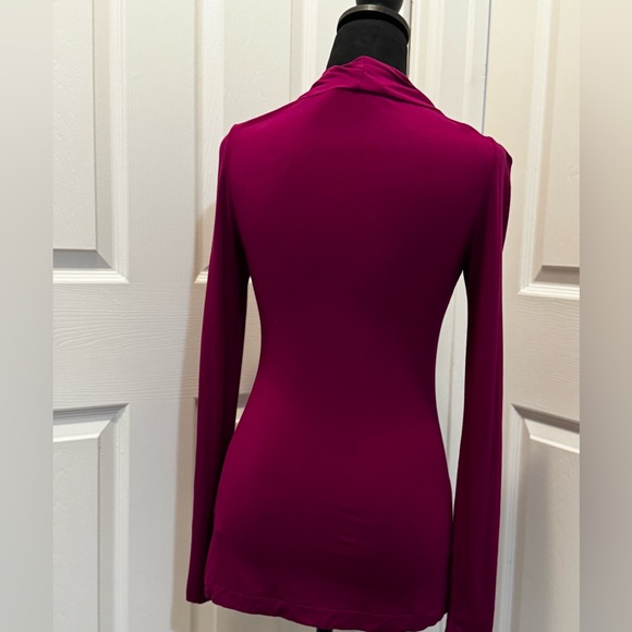 ✨Practically Brand New✨ Banana Republic Elegant Dark Magenta Long Sleeve Top ✨ - Picture 3 of 8